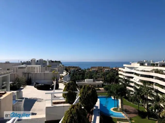 Ático con piscina privada, vistas al mar y junto a la play