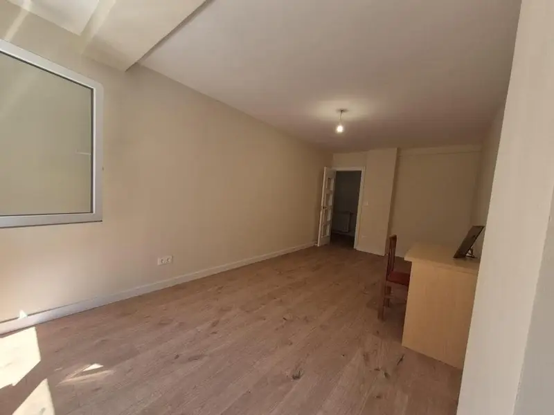 Apartamento en Venta en León Ciudad: 4 Dormitorios, 2 Baños, Garaje y Terrazas
