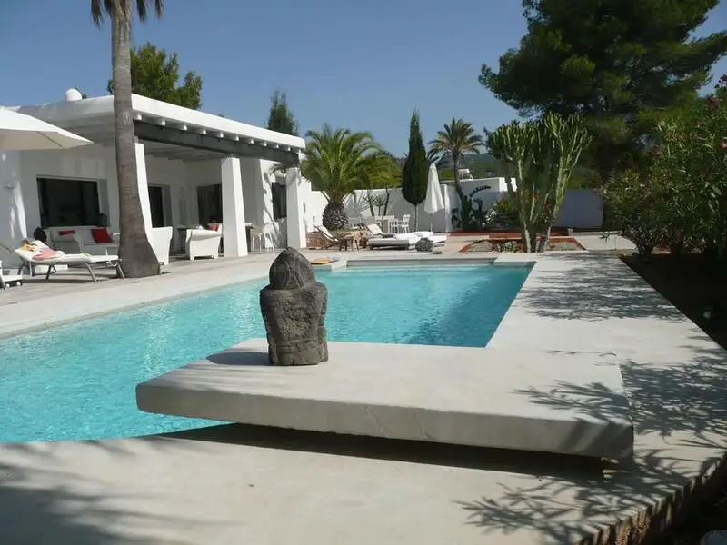 Villa de Lujo en Cala Tarida 4 Dormitorios Piscina Cerca de la Playa