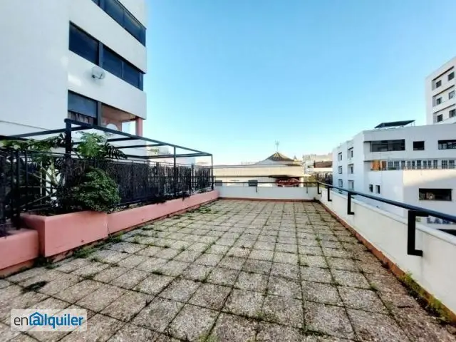 Apartamento Semiamueblado Centro con Terraza 3 Dormitorios