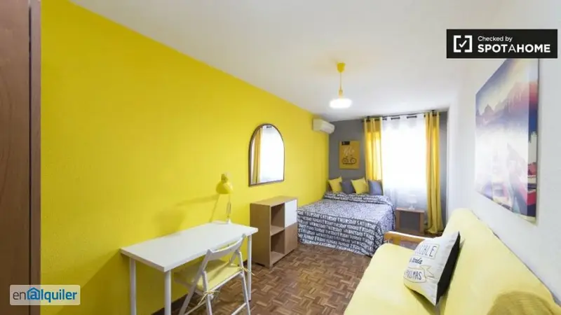 Habitacion Amplia en piso de 5 dormitorios Alcalá de Henares