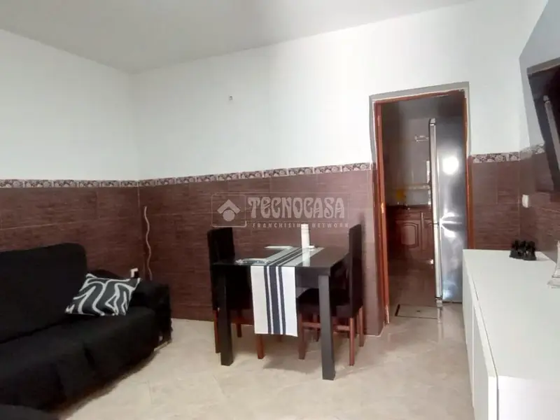 Casa en Venta en Camas - 2 Dormitorios, 2 Baños, Patio y Azotea