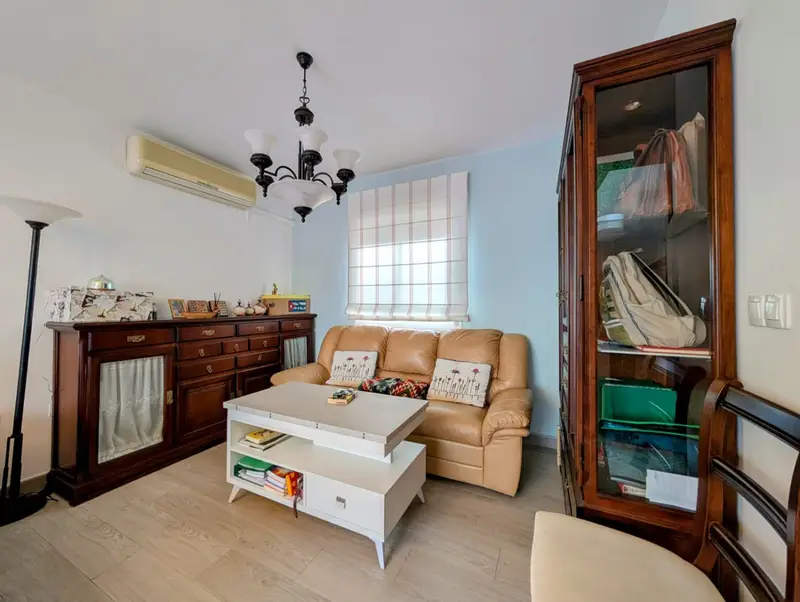 Casa con Patio y Piscina en Venta del Rayo Loja