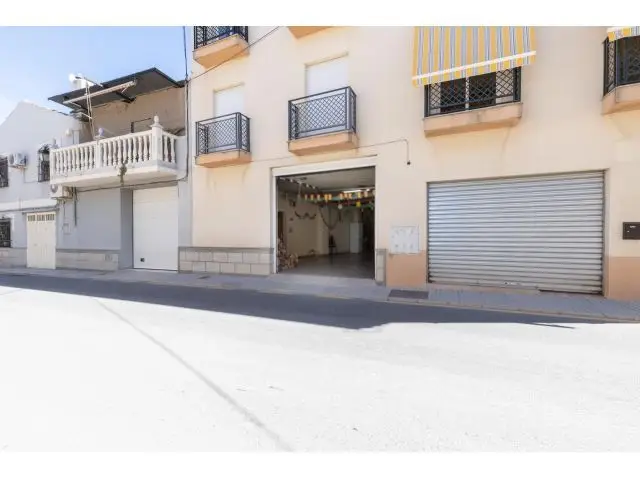 Local Diafano 90m2 en Las Gabias Porton Automatico