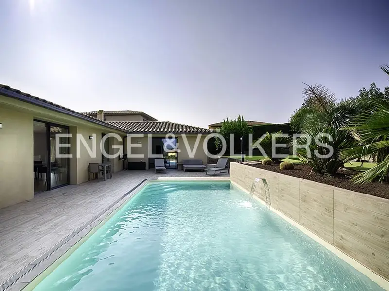Chalet moderno en Navata con vistas a Pirineos - Golf Torremirona