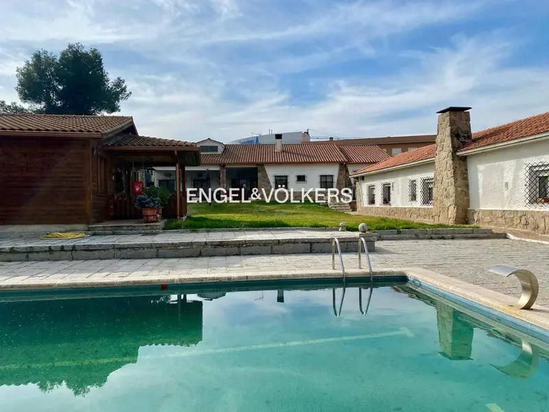 Finca de Lujo en Valdemar
