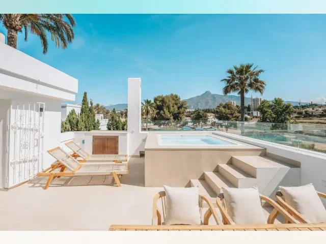 Adosado 4 Dormitorios Lujo Nueva Andalucia Piscina Privada Cine