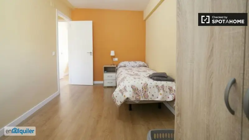 Furnished room for rent in Seville