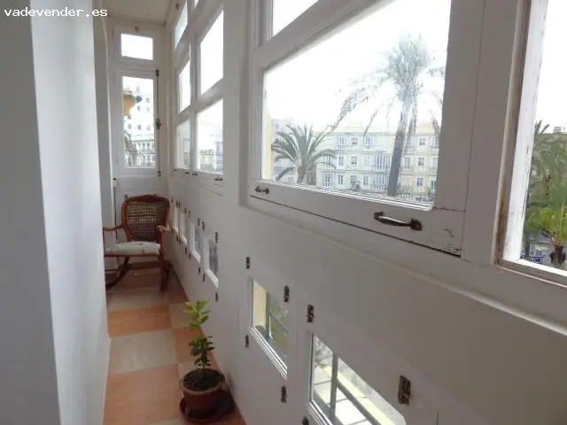 Apartamento con Vistas a la Plaza del Ayuntamiento en Cadiz