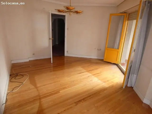 Piso en Venta en Eibar 3 Habitaciones Balcón Terraza