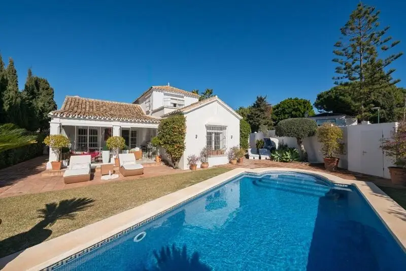 Villa en Marbella 3 dormitorios Primera Linea de Playa