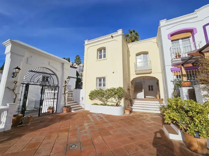 Casa Adosada 3 Dormitorios Benahavis Moderna Lujo Andaluz