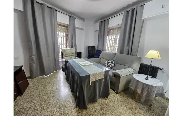 Rent 4 bedroom apartment in Granada