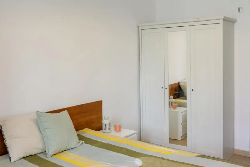 Habitacion Doble en Piso de 5 Habitaciones en Barcelona