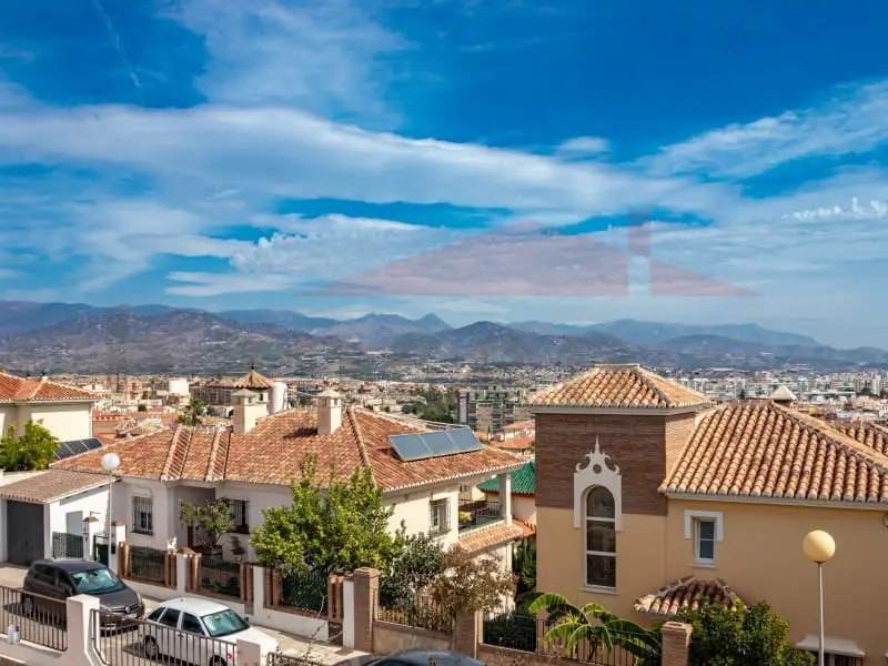 Chalet en Venta Torre del Mar 5 Dormitorios Piscina Privada Vistas al Mar