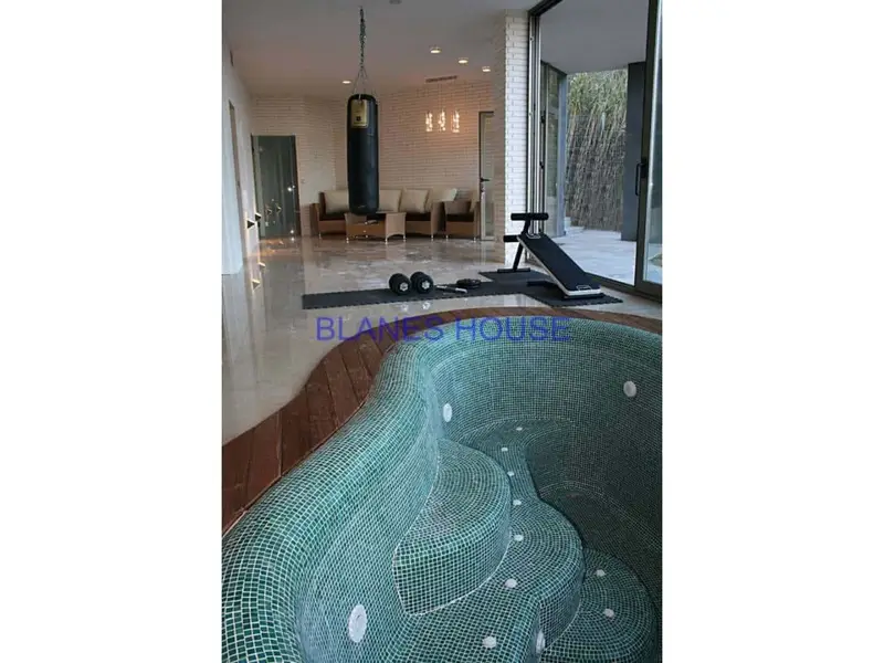 Chalet en Blanes con Vistas al Mar y Gimnasio