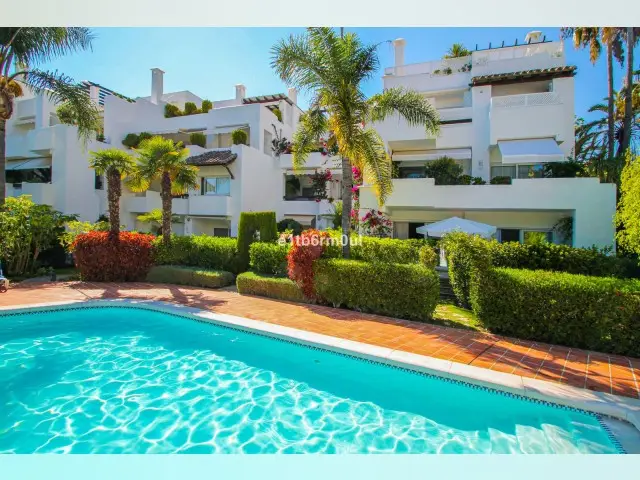 Piso de 2 Dormitorios en venta Milla de Oro, España