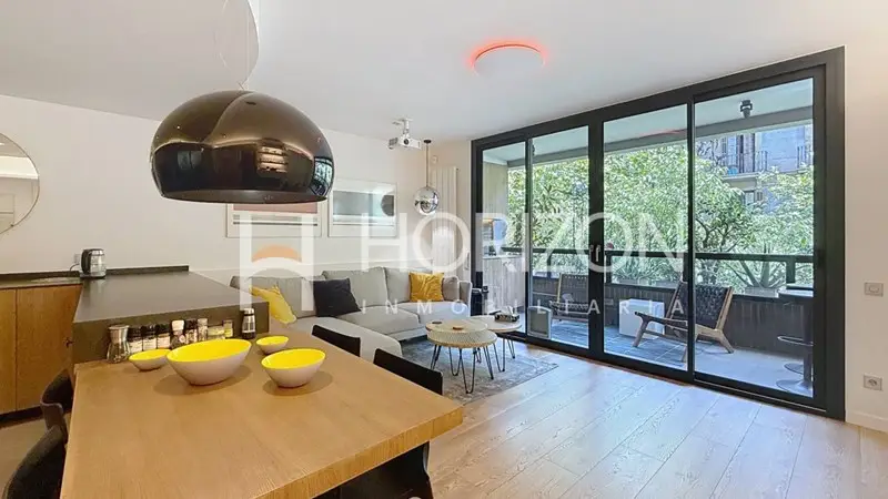 Piso Reformado Eixample 92m2 3 habitaciones 2 baños Balcón