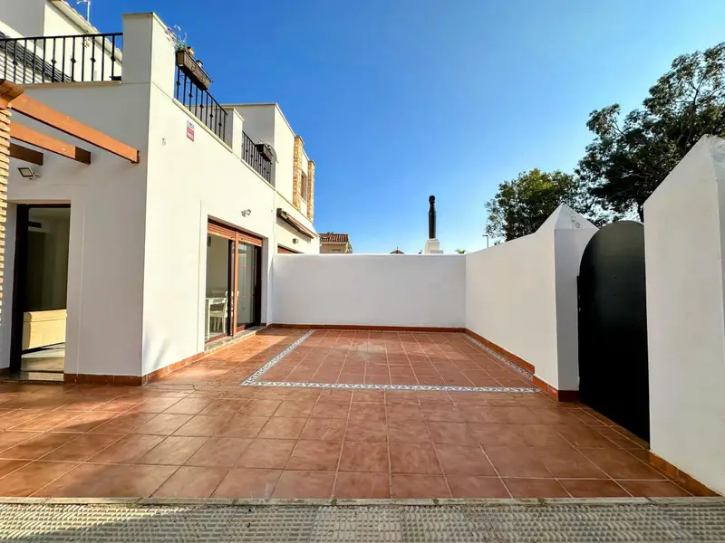Chalet en alquiler con piscina privada en Los Geráneos Águilas