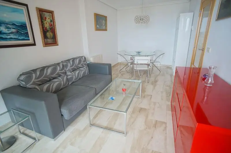 Apartamento en Benidorm con Vistas al Mar y Piscina