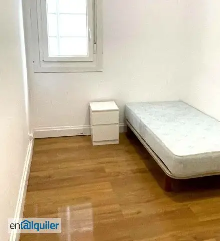 Alquilase piso zona Burgo