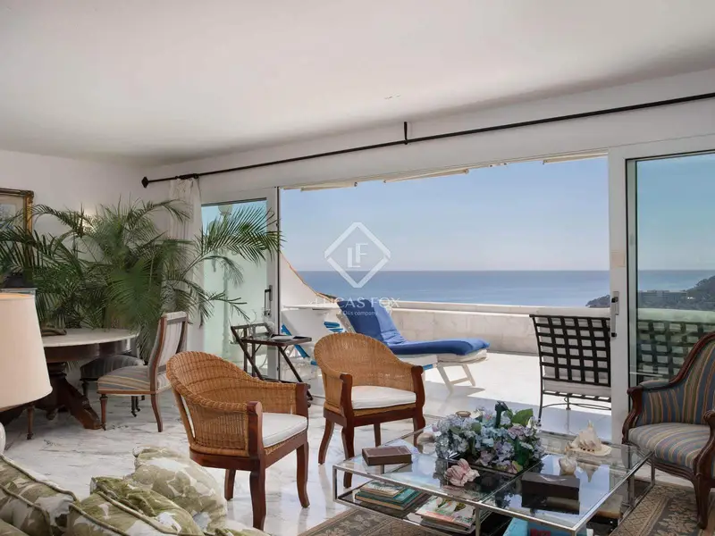 Apartamento en Aiguablava con Vistas al Mar y 3 Piscinas