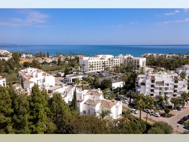 Atico en Puerto Banus con Terraza y Vistas Panoramicas