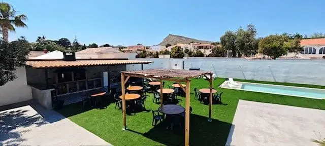 Chalet en alquiler Alicante: Villa con piscina y barbacoa