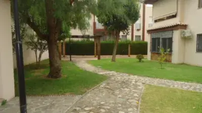 Apartamento en Alquiler La Zubia 2 Dormitorios Jardin Piscina