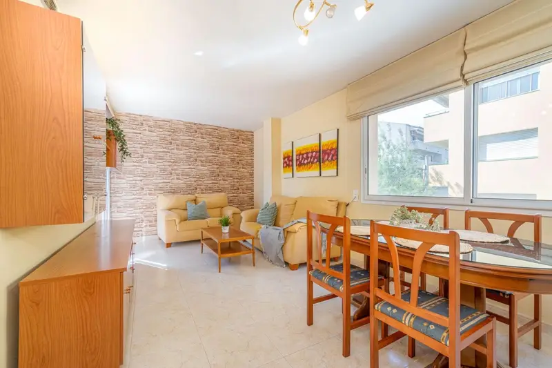 Piso en venta en Figueres con 4 dormitorios y 2 baños