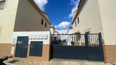 Casa adosada en venta en Utrera