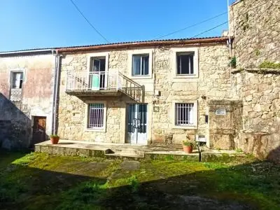 Casa de Cantería en O Allo con Palleira y Terreno