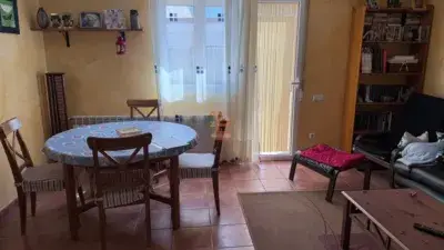 Casa adosada en Ferreruela de Huerva con jardín y terraza