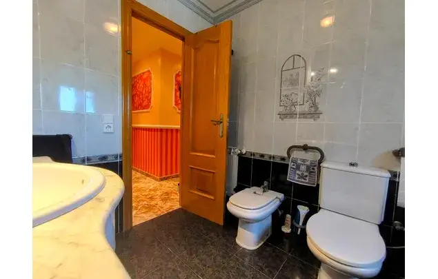 Casa en Godelleta 4 Dormitorios 500m2 Piscina Jardin