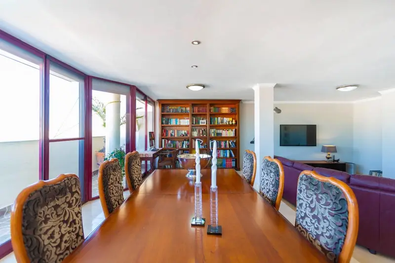 Ático de Lujo en Venta: Vistas Panorámicas y Amplias Terrazas