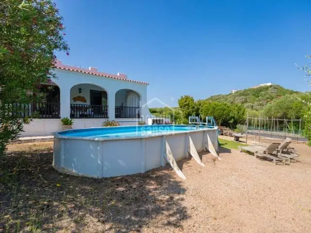 Chalet en venta en Mahón Menorca con piscina y jardín
