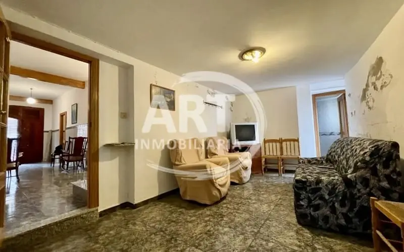 Chalet en venta en Llíria para reformar 221m²