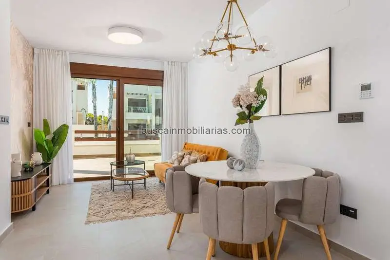 Bungalow en venta en Torrevieja con vistas a la Laguna Rosa