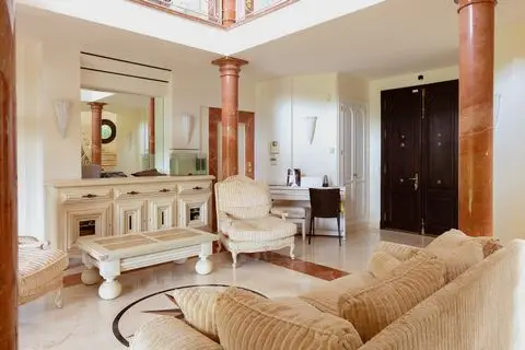 Elegante Villa Andaluza en Sierra Blanca