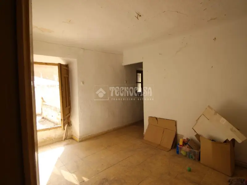 Casa en venta en Las Gabias para reformar 240m2