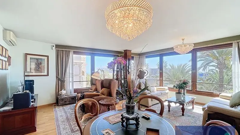 Espectacular Piso en Edificio Monaco con Vistas al Puerto de Alicante