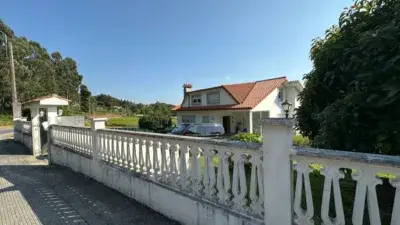 Chalet en Venta en Pontedeume con Garaje y Finca