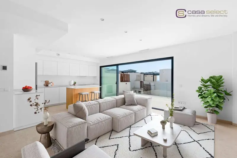 Chalet de Lujo en Torrox Costa con Vistas al Mar y Complejo Residencial