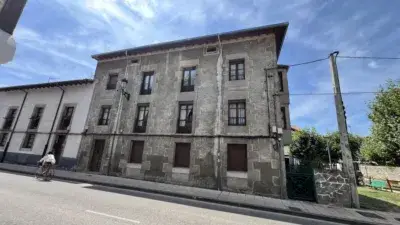Piso con Ático en Espinosa de los Monteros: Ideal para Dos Familias