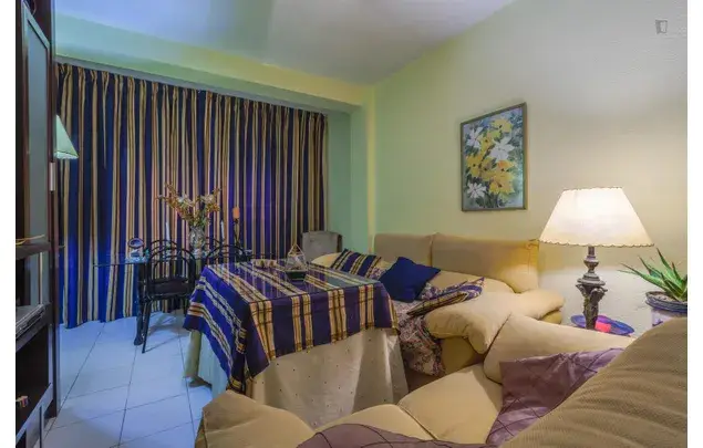 Apartamento 3 Dormitorios Granada Cerca Universidad