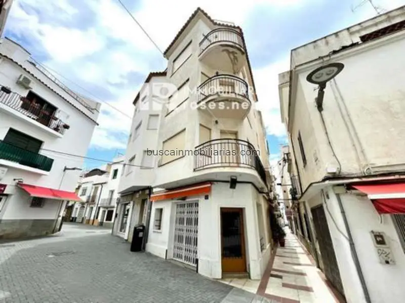 Casa con Local Comercial en Roses