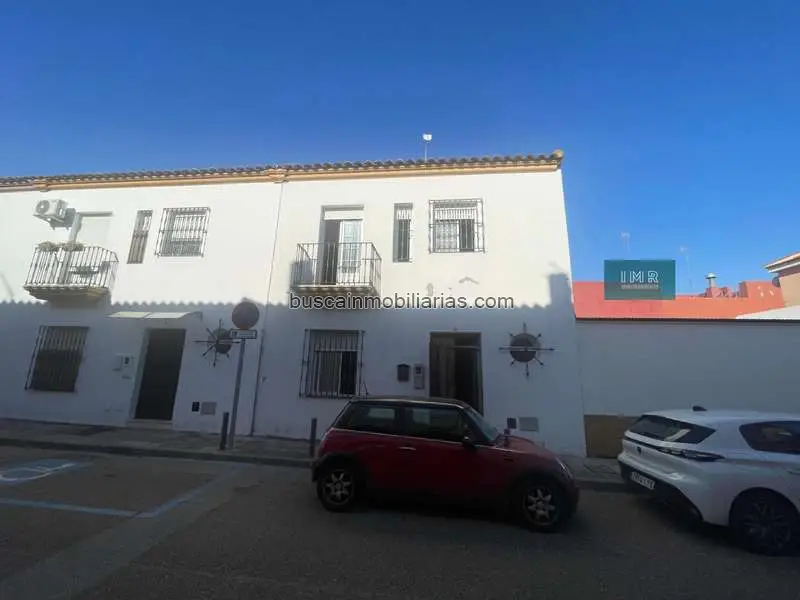 Casa en Venta Umbrete: Adosada con Patio y Terraza
