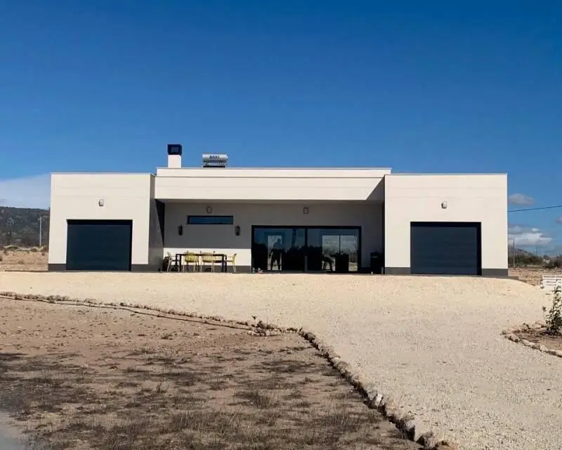 Villas de Lujo en Pinoso:  Nuevas Villas con Piscina y Vistas Impresionantes