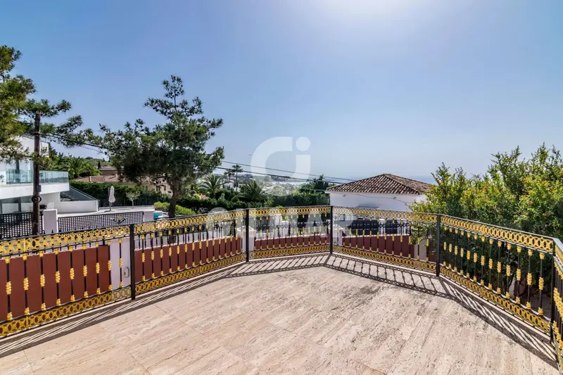 Chalet en venta en Don Pedro Estepona con 6 dormitorios y piscina