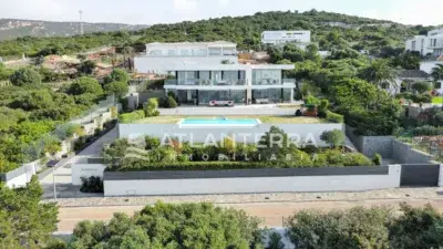 Chalet en Venta Atlanterra: Villa Moderna de Lujo con Vistas Panorámicas